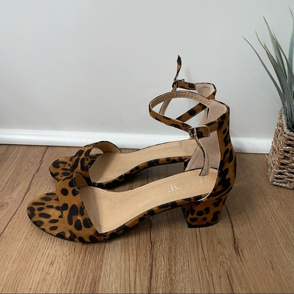 ILLUDE Women's Fashion Ankle Strap Kitten Heel Sandals Cute Low Block Heel - Picture 8 of 12